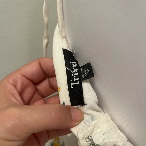 Trixxi White Dress with Yellow Rose and Green Leaf Print. NEW - Picture 2 of 4